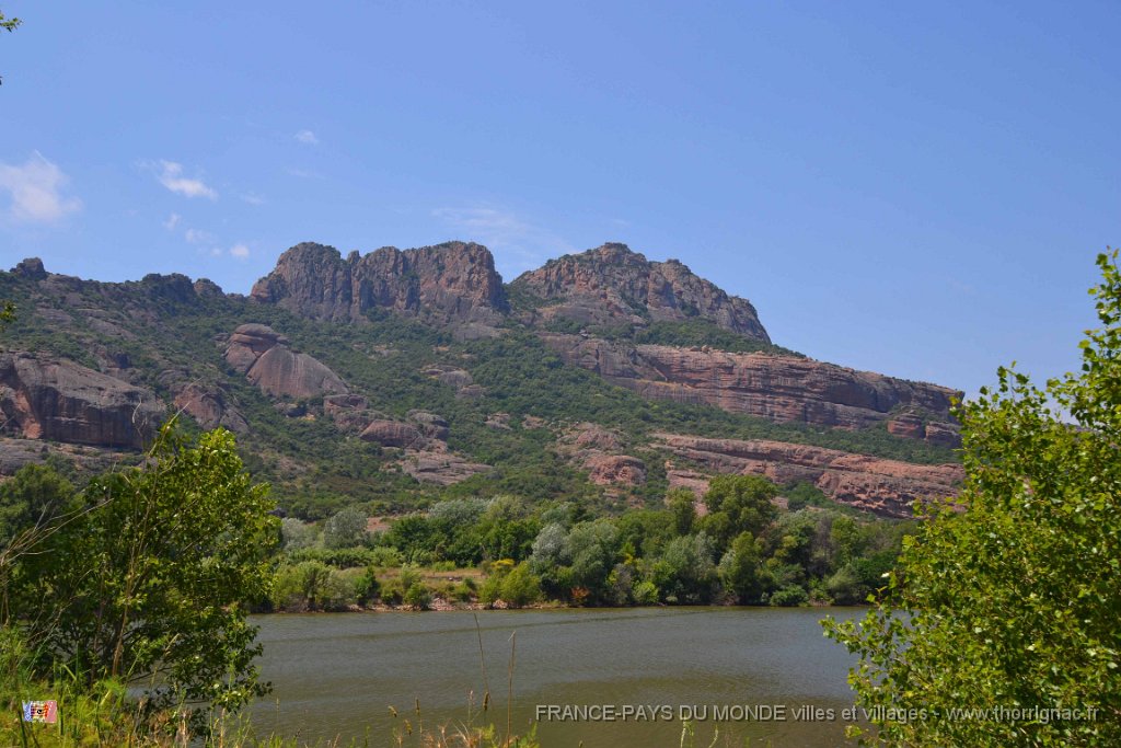 Lac Arena 16 juin 2013 32.JPG - Le lac Arena et le rocher de Rquebrune sur Argens. 16 juin 2013